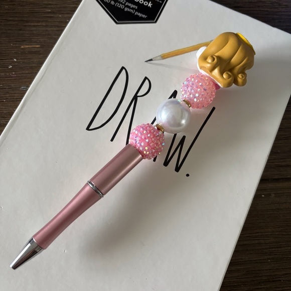 Disney Doorables: Sleeping Beauty: Princess Aurora winter handmade beaded pen - Picture 3 of 3
